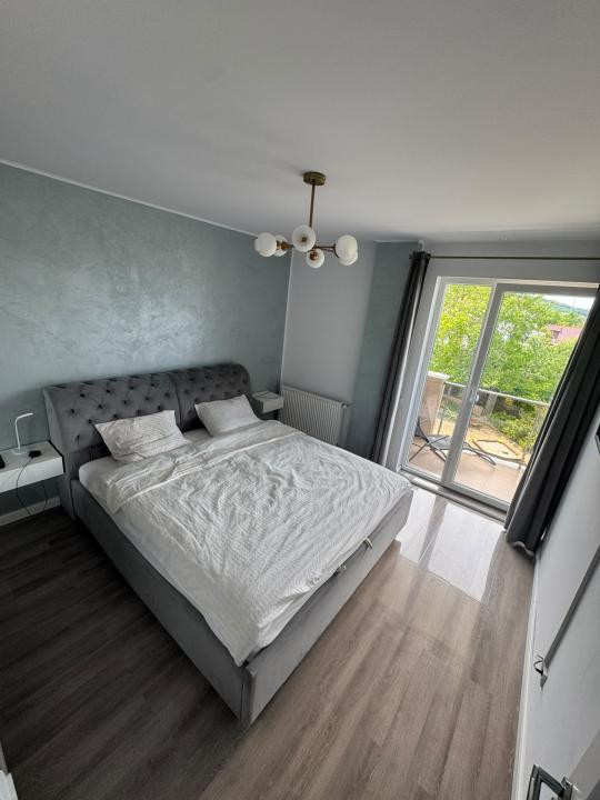 Apartament cu 3 camere, 70 mp, 2 balcoane, zona Teilor