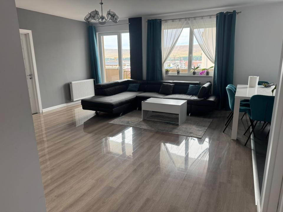 Apartament cu 3 camere, 70 mp, 2 balcoane, zona Teilor