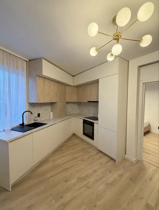 Apartament cu 3 camere, etajul 1, bloc nou, zona clinicii AMETHYST