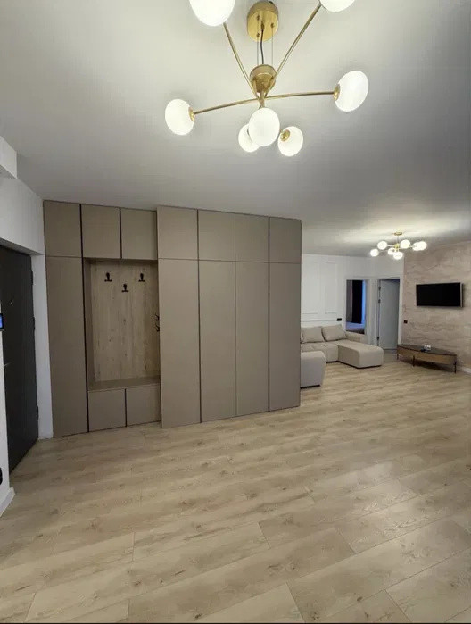 Apartament cu 3 camere, etajul 1, bloc nou, zona clinicii AMETHYST