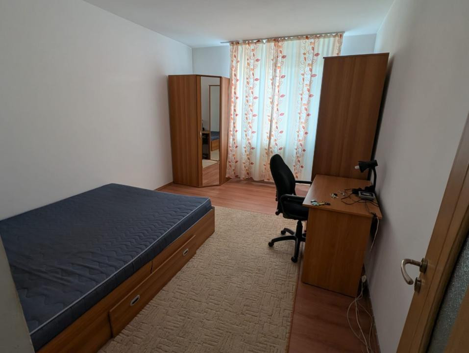 Apartament la etaj intermediar, balcon, zona Eroilor
