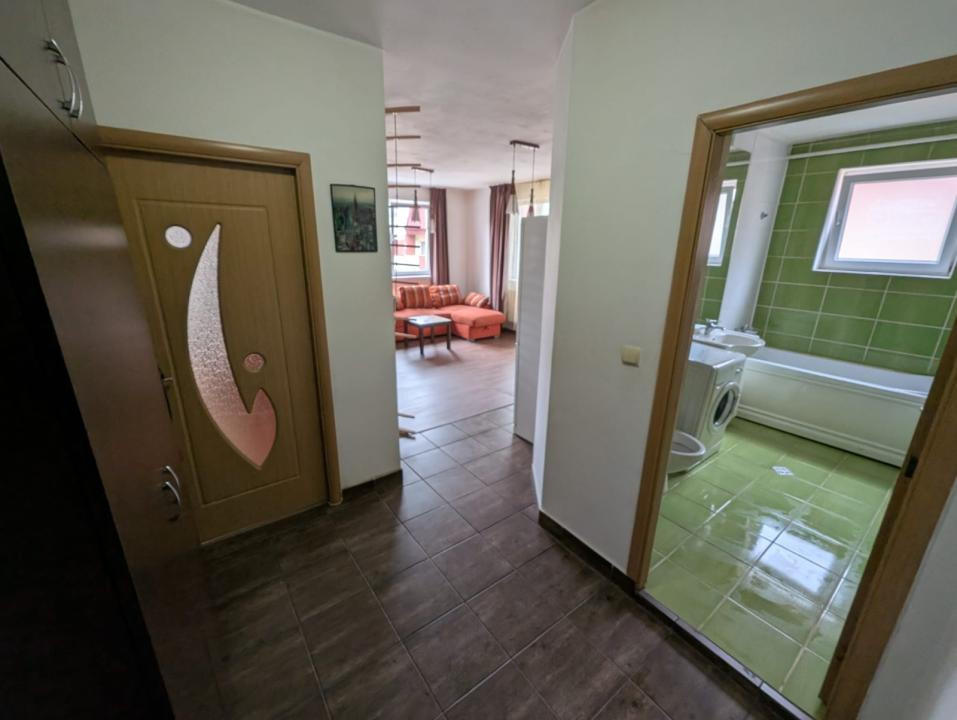 Apartament la etaj intermediar, balcon, zona Eroilor