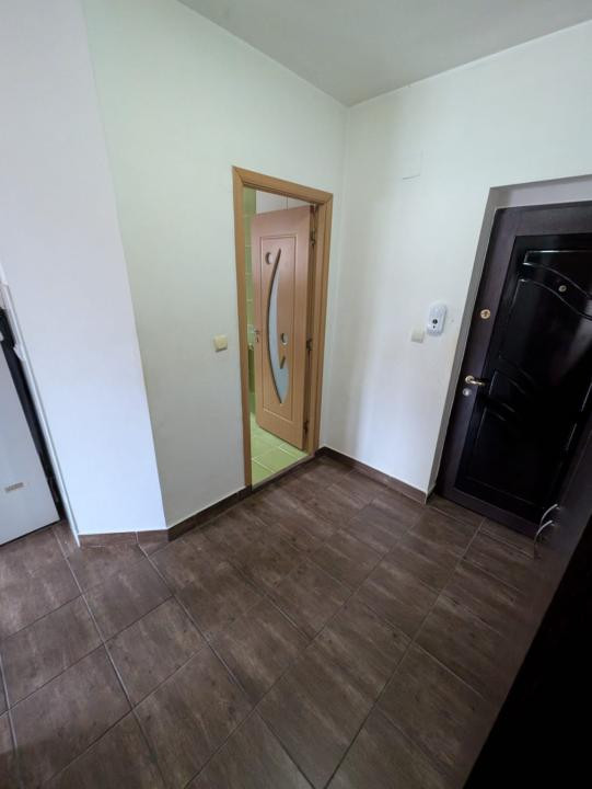 Apartament la etaj intermediar, balcon, zona Eroilor