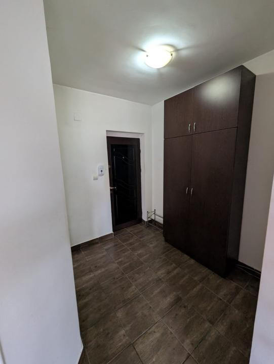 Apartament la etaj intermediar, balcon, zona Eroilor