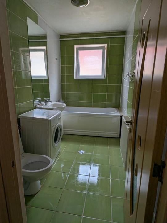 Apartament la etaj intermediar, balcon, zona Eroilor