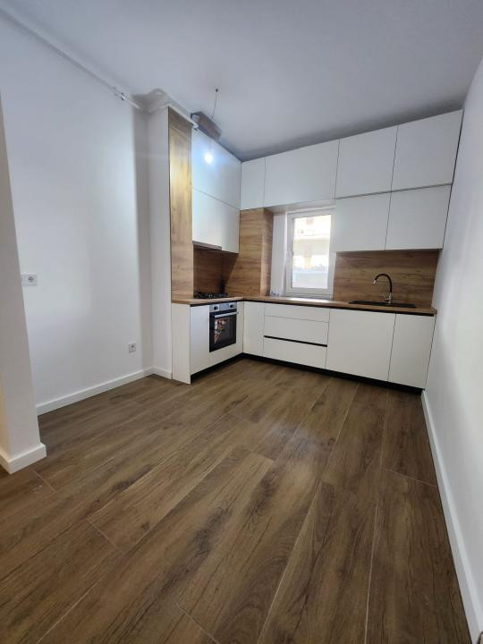 Apartament cu 2 camere, decomandat,parcare, zona Eroilor