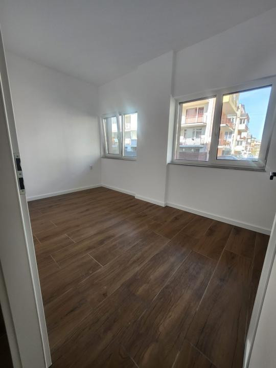Apartament cu 2 camere, decomandat,parcare, zona Eroilor