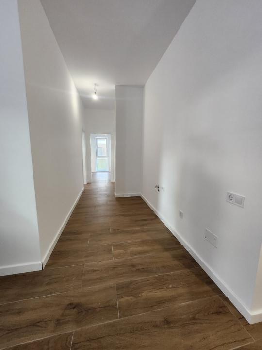 Apartament cu 2 camere, decomandat,parcare, zona Eroilor
