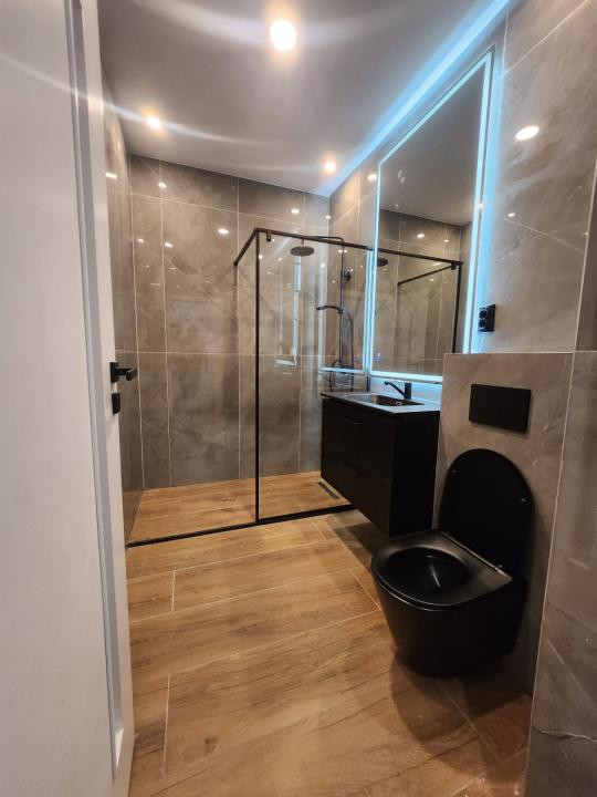 Apartament cu 2 camere, decomandat,parcare, zona Eroilor