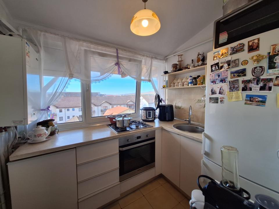 Apartament cu 3 camere, 56 mp, 2 balcoane, zona Cetatii