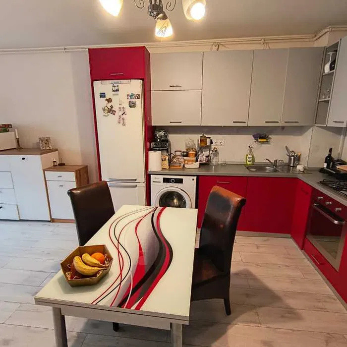 Apartament la etaj intermediar, parcare subterana, zona Metro