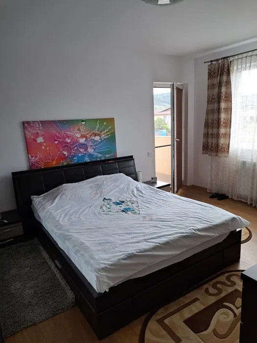 Apartament la etajul 1, parcare, balcon, zona Eroilor