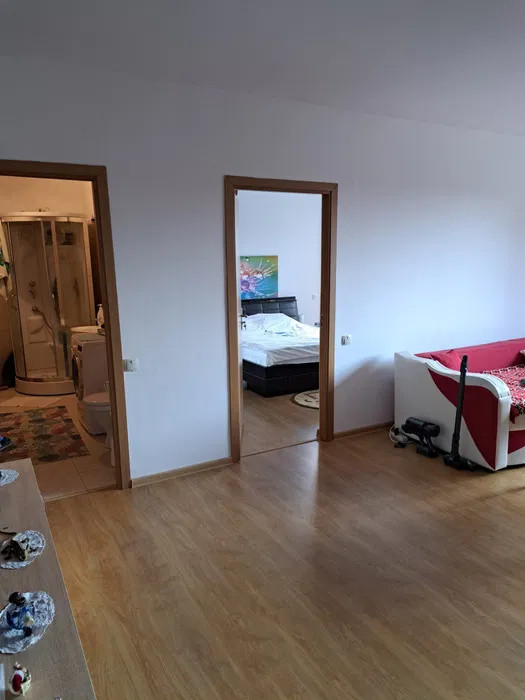 Apartament la etajul 1, parcare, balcon, zona Eroilor