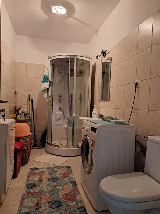 Apartament la etajul 1, parcare, balcon, zona Eroilor