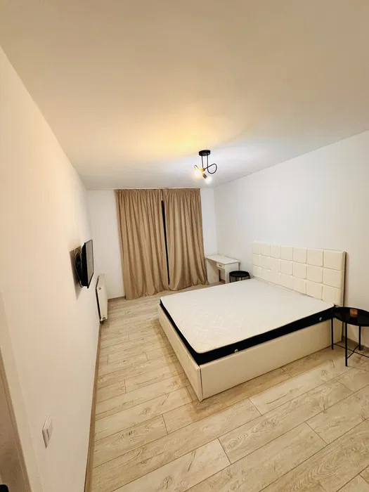 Apartament spatios, 74 mp, parcare, 2 balcoane, zona Florilor