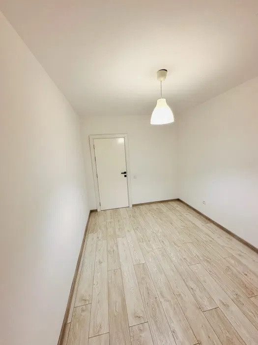 Apartament spatios, 74 mp, parcare, 2 balcoane, zona Florilor