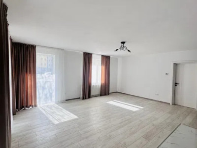 Apartament spatios, 74 mp, parcare, 2 balcoane, zona Florilor