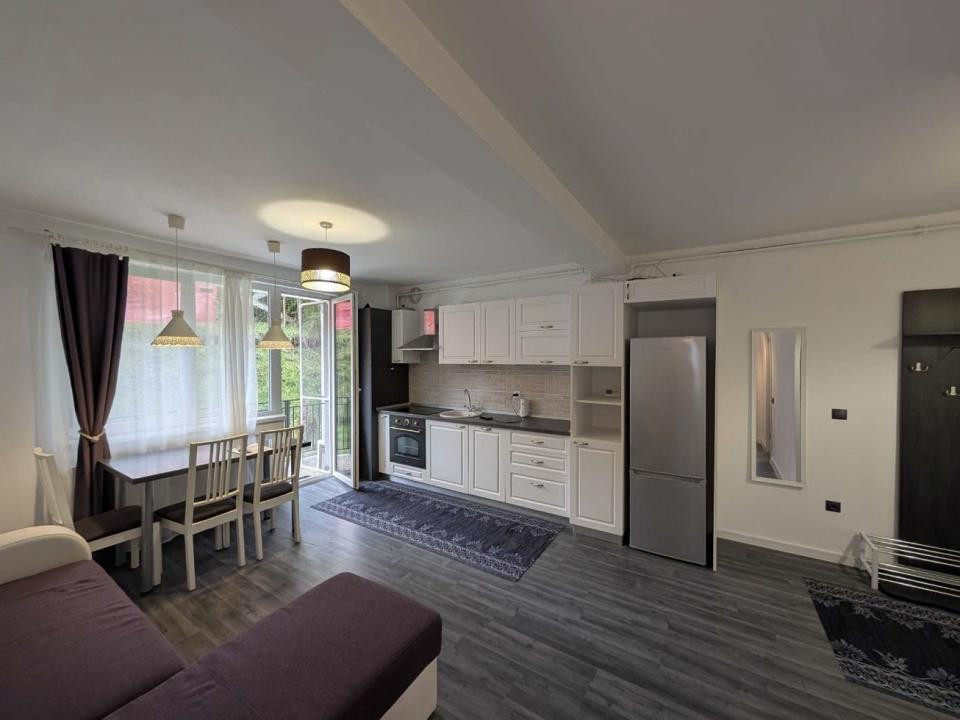 Apartament cu 3 camere , gradina,parcare inclusa,zona Eroilor 