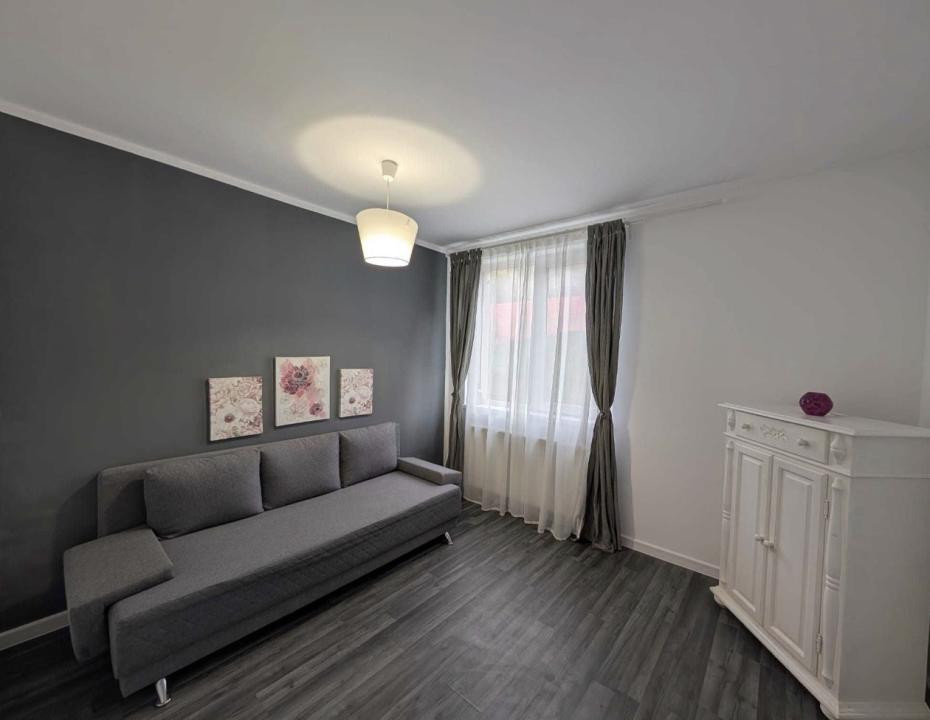 Apartament cu 3 camere , gradina,parcare inclusa,zona Eroilor 