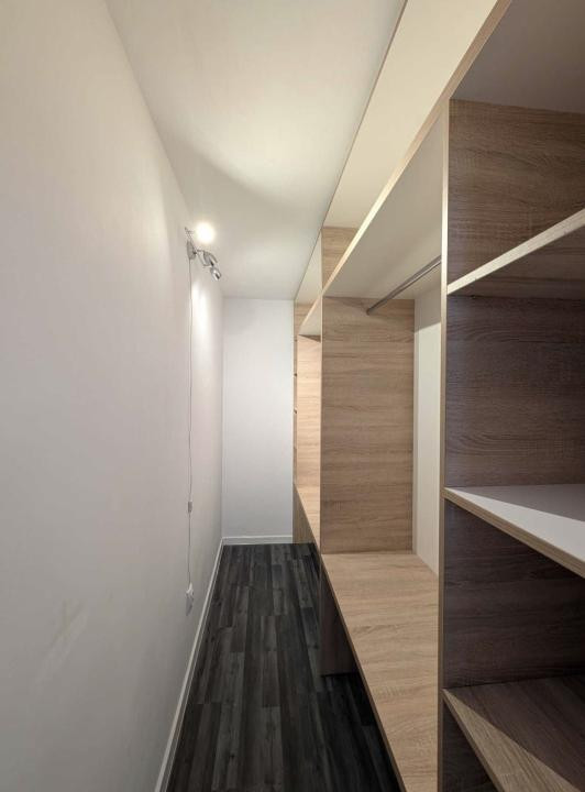 Apartament cu 3 camere , gradina,parcare inclusa,zona Eroilor 