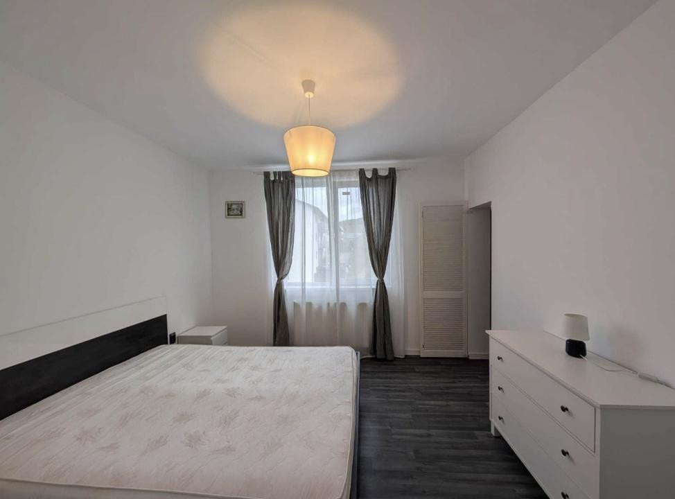 Apartament cu 3 camere , gradina,parcare inclusa,zona Eroilor 