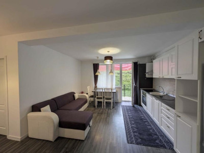 Apartament cu 3 camere , gradina,parcare inclusa,zona Eroilor 