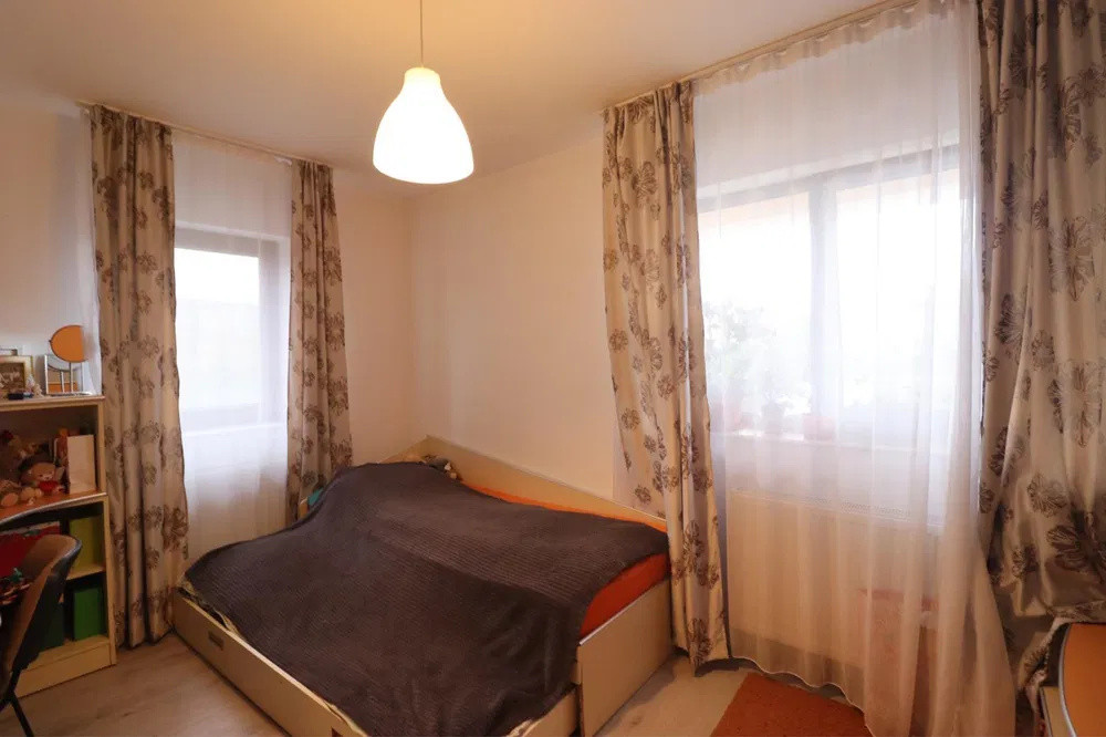Apartament cu 3 camere, 60 mp, baie cu geam, zona Muzeul Apei