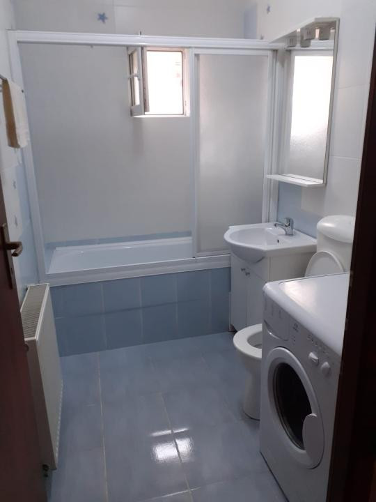 Apartament de inchiriat 2 camere si parcare zona Colinei!