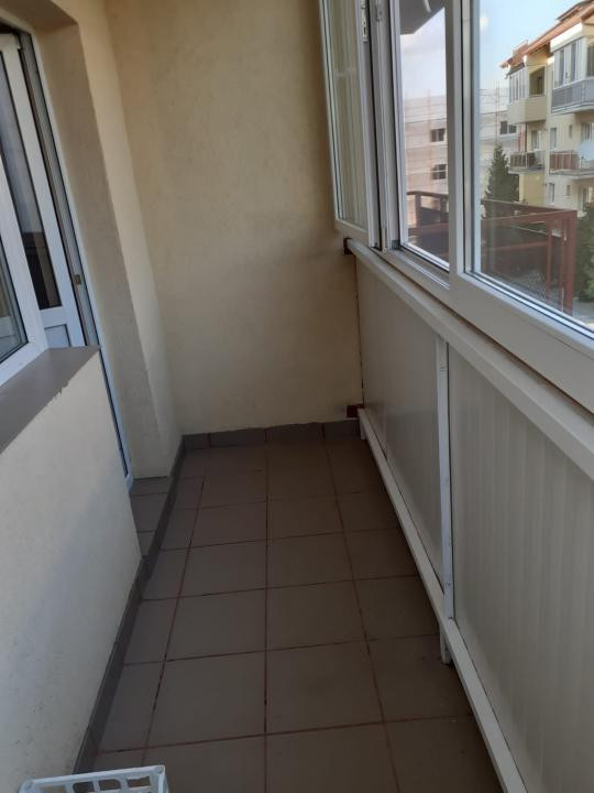 Apartament de inchiriat 2 camere si parcare zona Colinei!