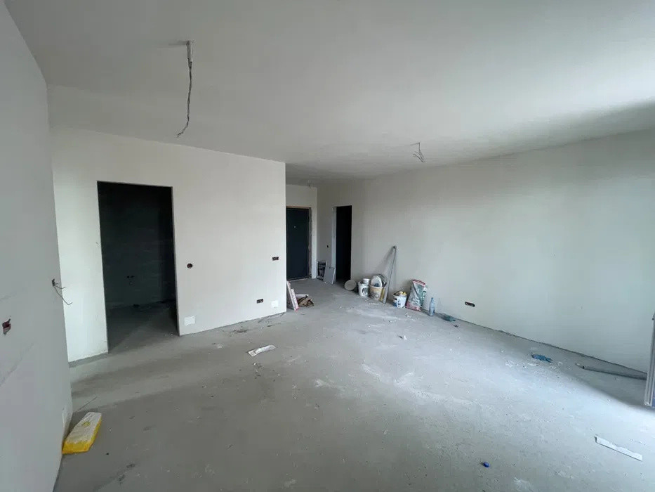 Apartament semifinisat cu CF, parcare, terasa, zona Razoare