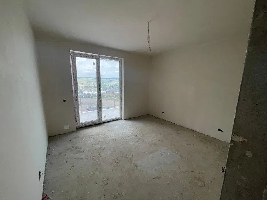 Apartament semifinisat cu CF, parcare, terasa, zona Razoare