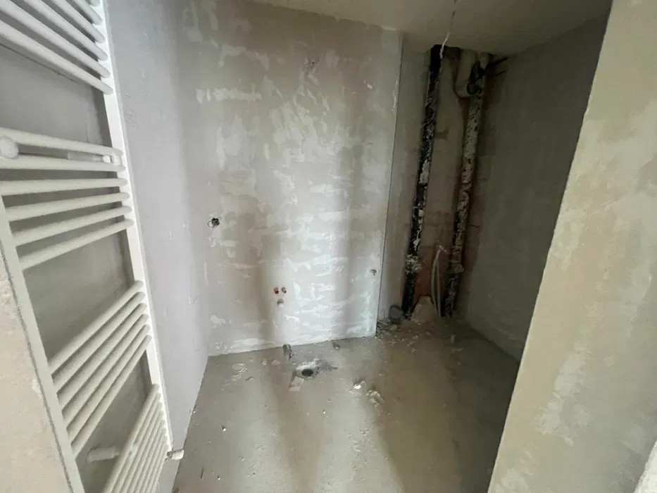 Apartament semifinisat cu CF, parcare, terasa, zona Razoare