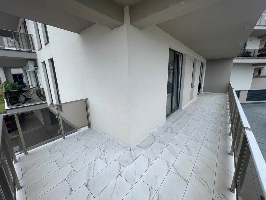 Apartament semifinisat cu CF, parcare, terasa, zona Razoare