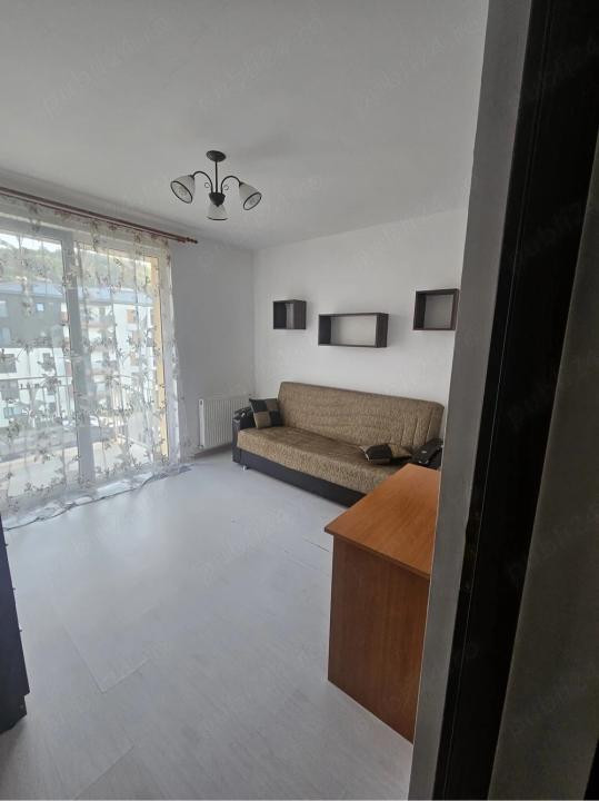 Apartament decomandat, 33 mp, etaj intermediar, zona Eroilor