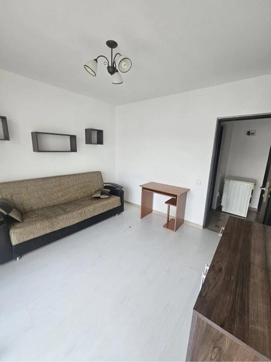 Apartament decomandat, 33 mp, etaj intermediar, zona Eroilor