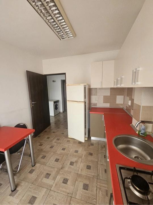 Apartament decomandat, 33 mp, etaj intermediar, zona Eroilor