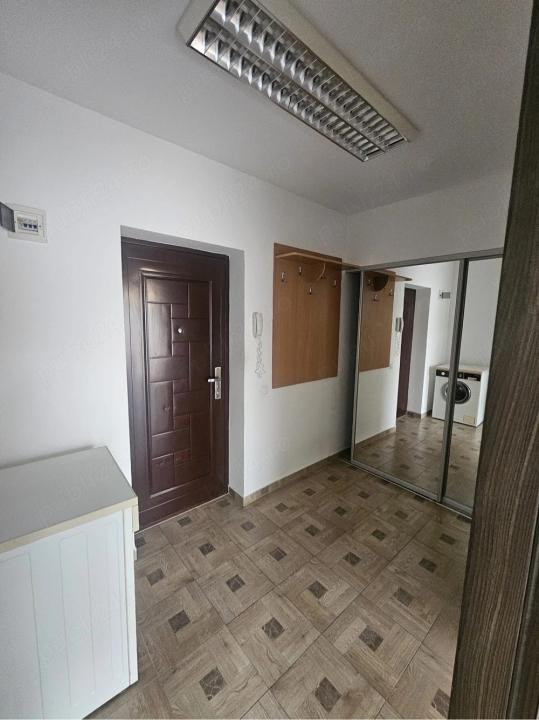 Apartament decomandat, 33 mp, etaj intermediar, zona Eroilor