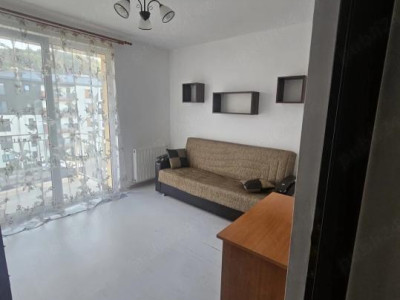 Apartament decomandat, 33 mp, etaj intermediar, zona Eroilor