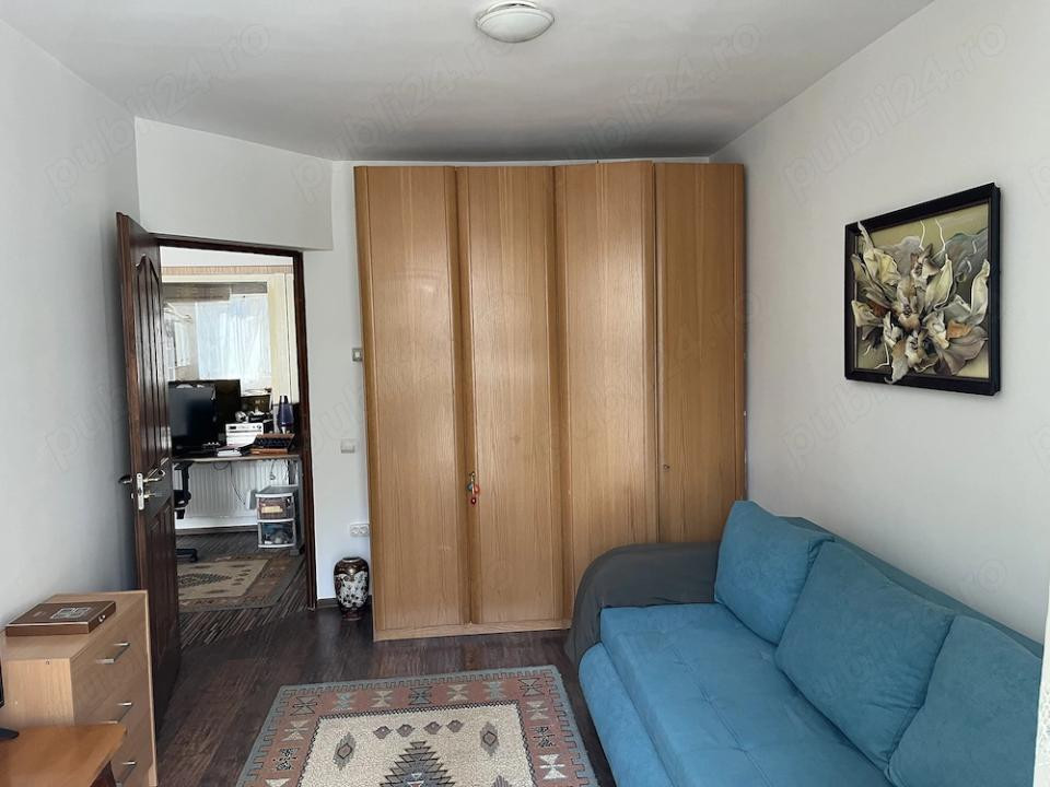 Apartament spatios, etajul 1, zona Florilor