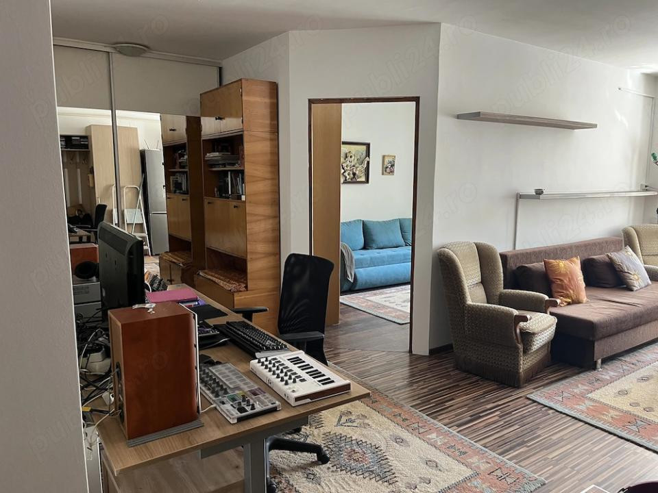 Apartament spatios, etajul 1, zona Florilor