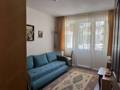 Apartament spatios, etajul 1, zona Florilor