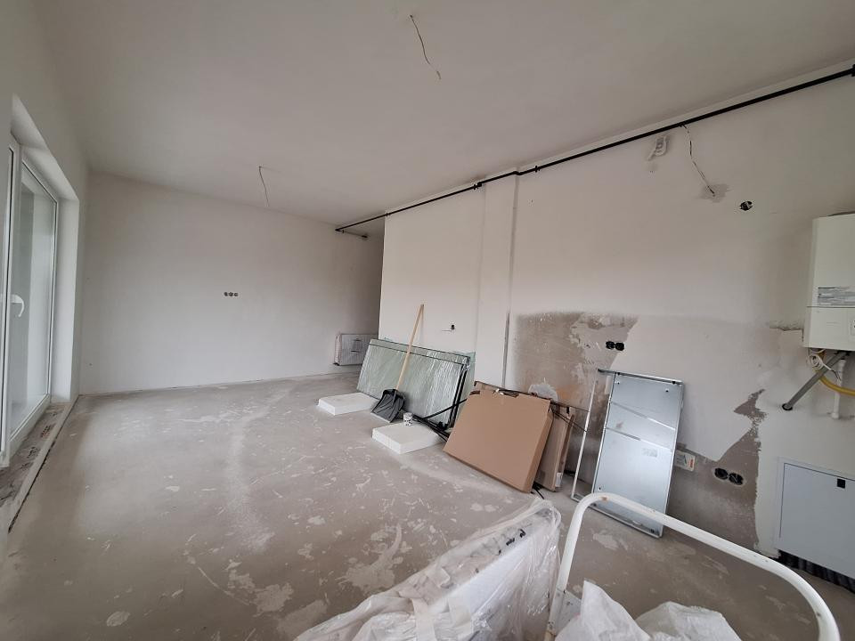 Apartament cu 3 camere, 2 bai, terasa de 84 mp, zona ROATA FAGET