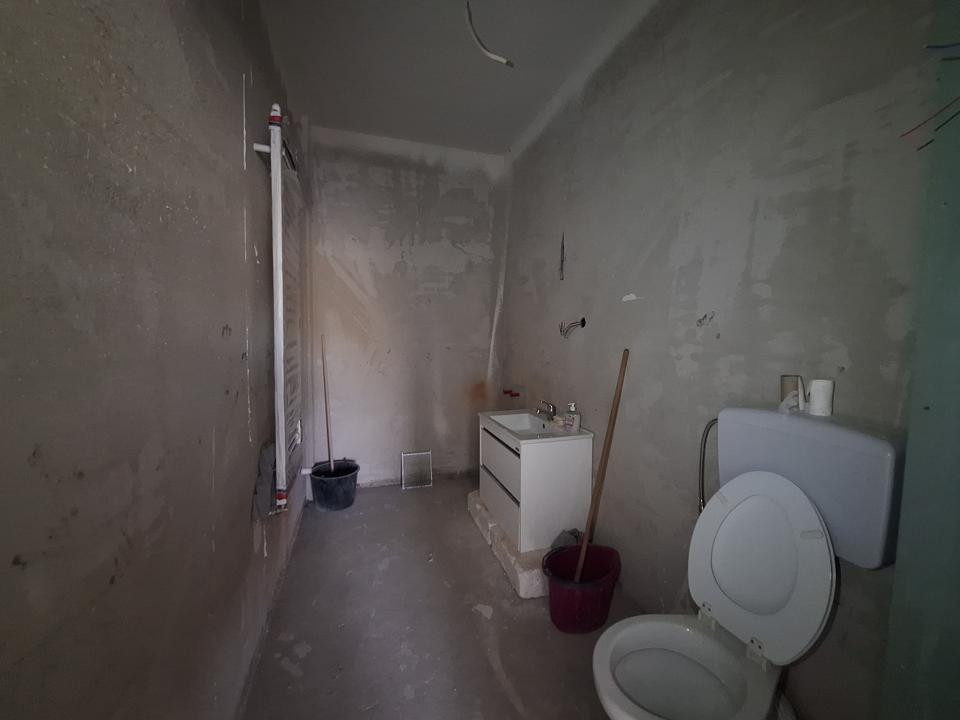 Apartament cu 3 camere, 2 bai, terasa de 84 mp, zona ROATA FAGET