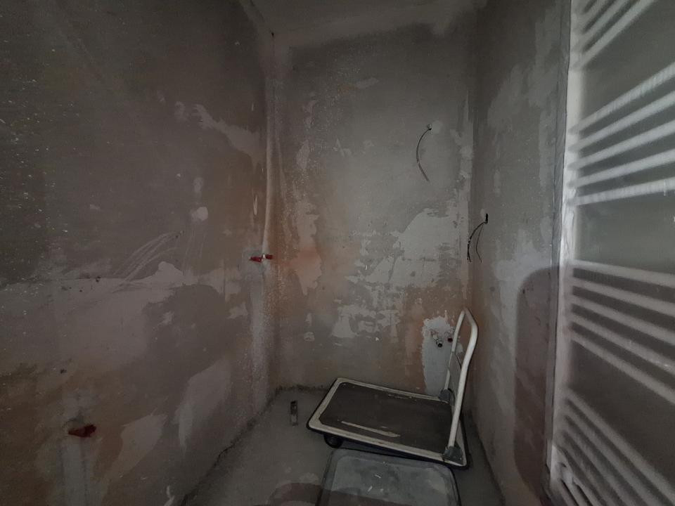 Apartament cu 3 camere, 2 bai, terasa de 84 mp, zona ROATA FAGET