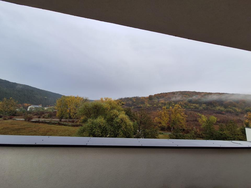 Apartament cu 3 camere, 2 bai, terasa de 84 mp, zona ROATA FAGET