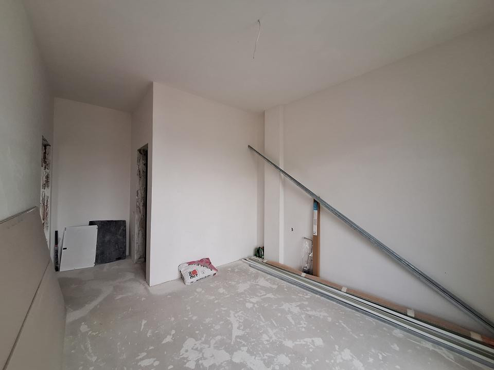 Apartament cu 3 camere, 2 bai, terasa de 84 mp, zona ROATA FAGET