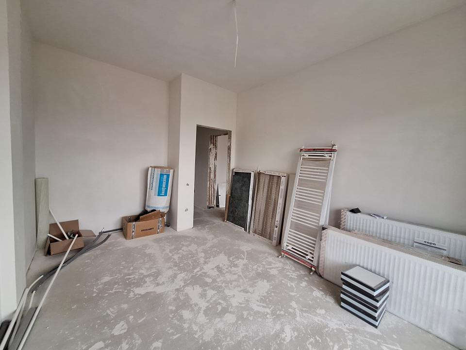 Apartament cu 3 camere, 2 bai, terasa de 84 mp, zona ROATA FAGET