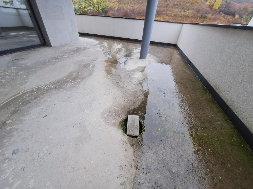 Apartament cu 3 camere, terasa de 60 mp, zona ROATA FAGET