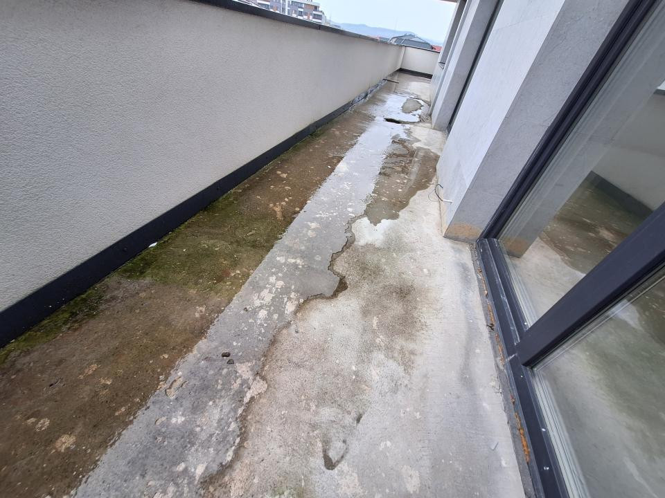 Apartament cu 3 camere, terasa de 60 mp, zona ROATA FAGET