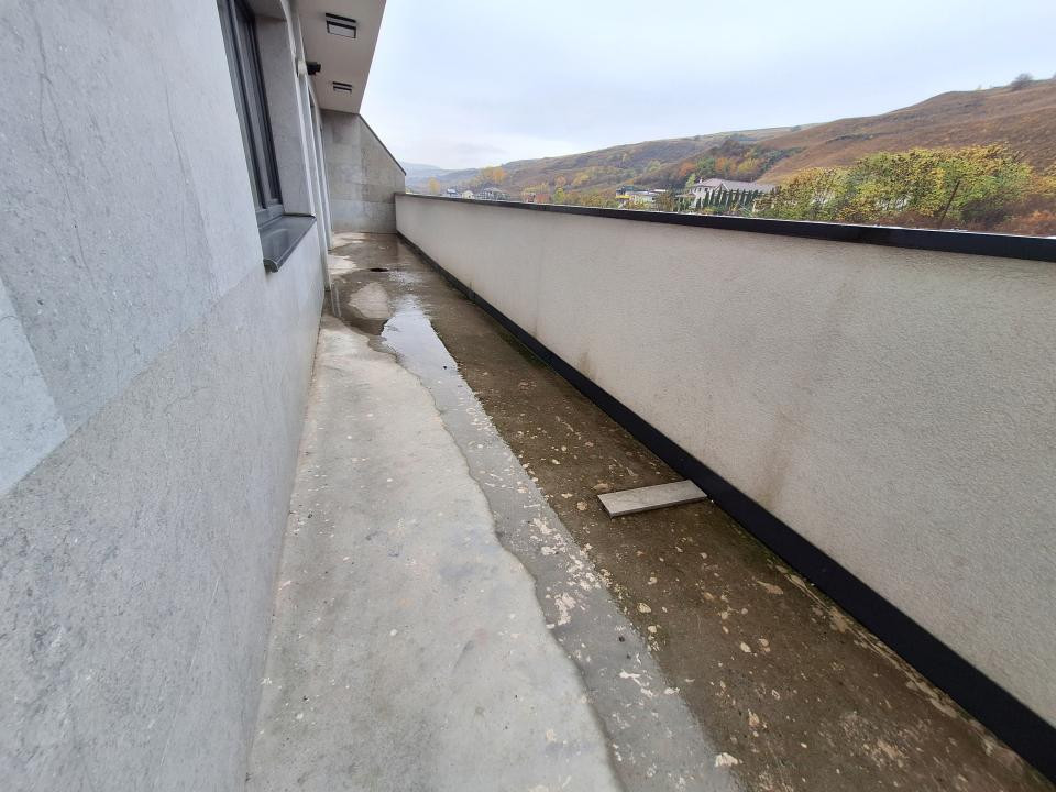 Apartament cu 3 camere, terasa de 60 mp, zona ROATA FAGET